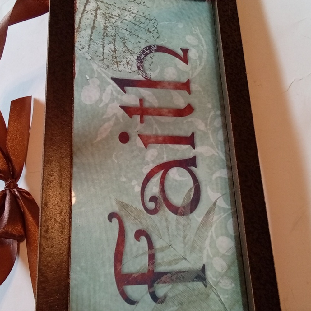 Wooden "Faith" Sign - Picture 6 of 8